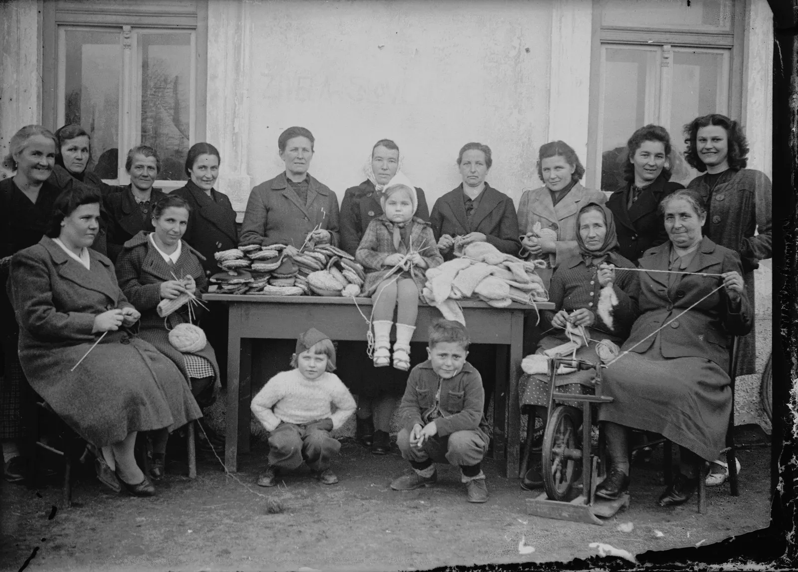 Skupinska fotografija žensk