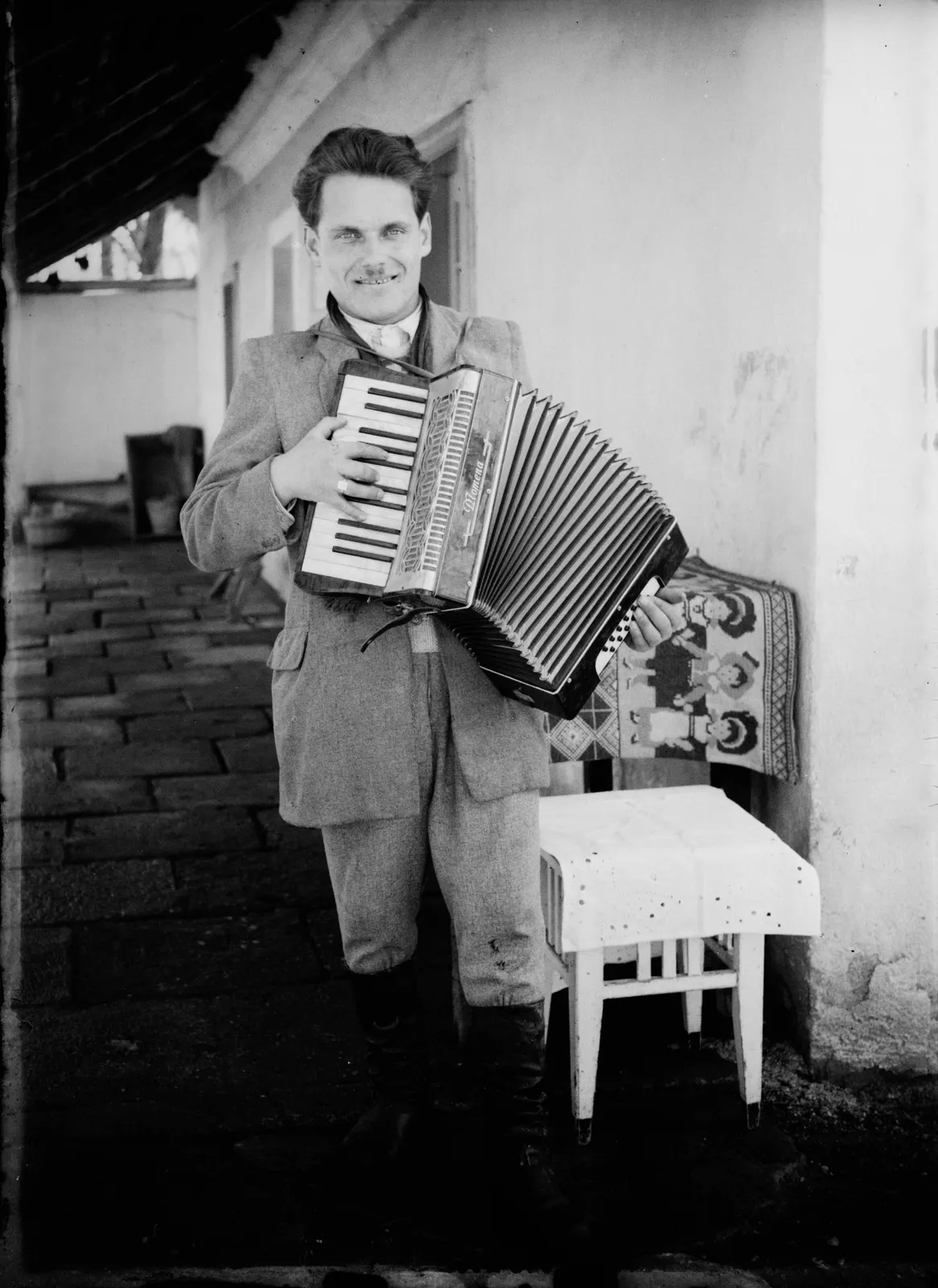 Moški s harmoniko