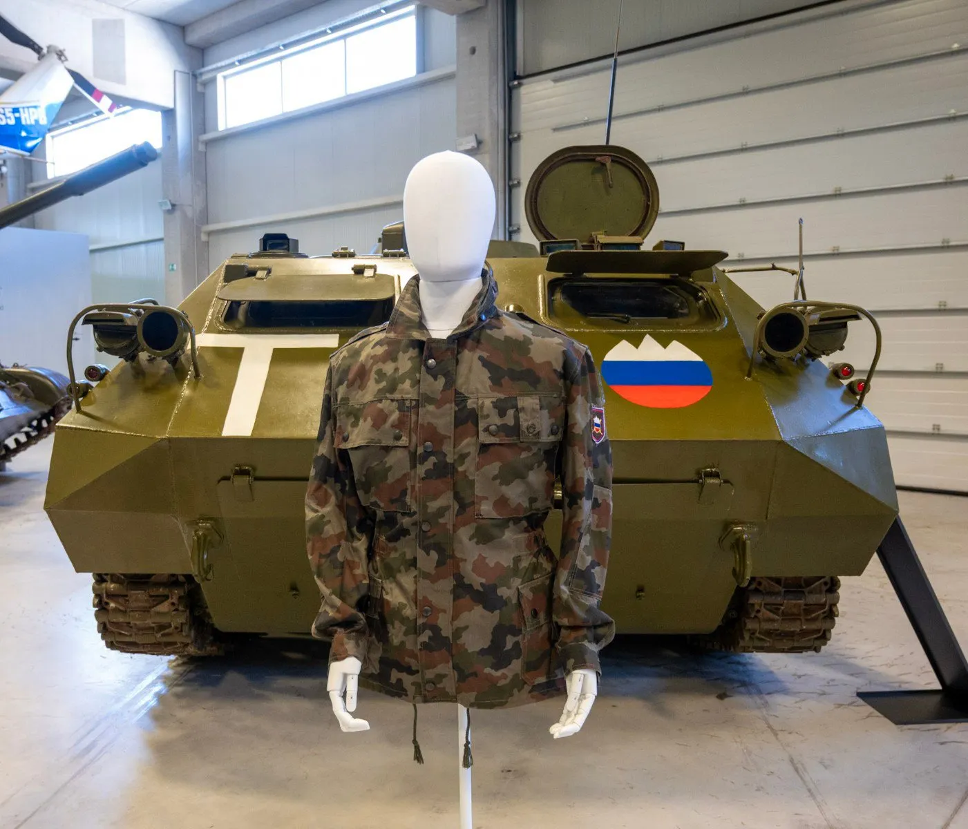 Vetrovka bojne uniforme Janeza Janše