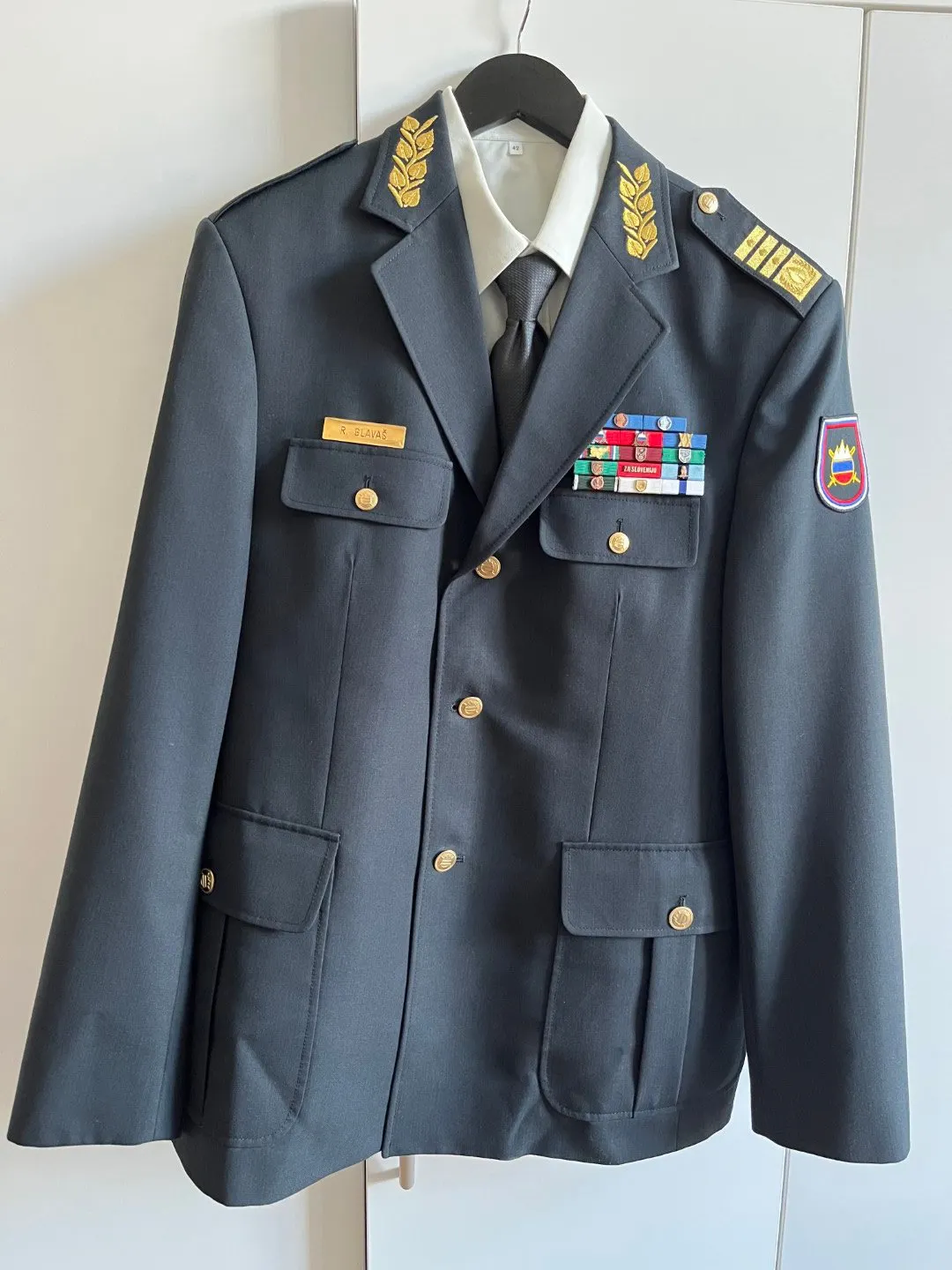 Suknjič častne uniforme Slovenske vojske